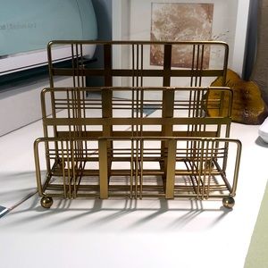 LETTER / MAKE UP PALETTE HOLDER